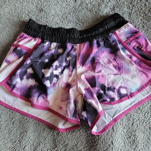 Lululemon Tracker Short II *4-wayStretch size 8